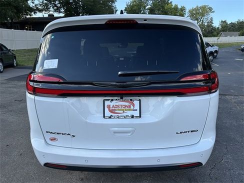 New 2026 Chrysler Pacifica Limited w/ S Appearance Package image 7