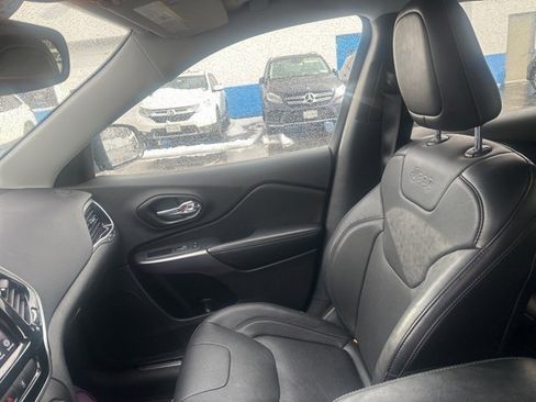 Used 2021 Jeep Cherokee Limited image 10