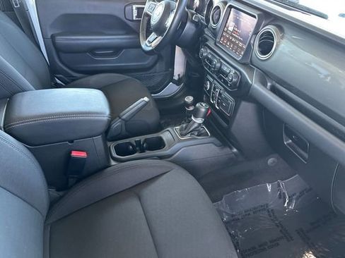 Used 2022 Jeep Wrangler Unlimited Sahara AWD/4WD image 15