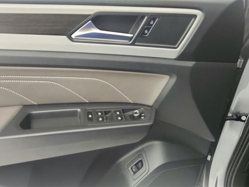 Used 2021 Volkswagen Atlas SE image 23