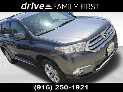 Used 2012 Toyota Highlander SE FWD image 1