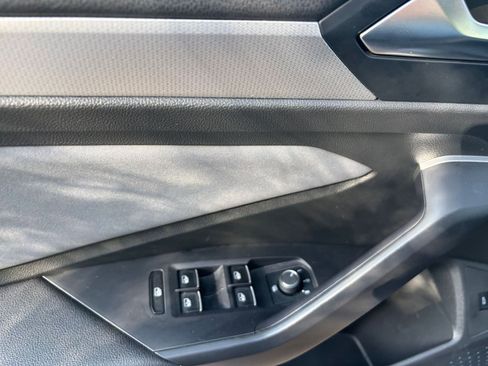 Used 2025 Volkswagen Jetta SE image 18