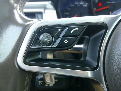 Used 2018 Porsche Macan AWD/4WD image 75