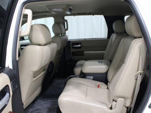 Used 2014 Toyota Sequoia Platinum image 20