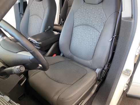 Used 2010 GMC Acadia SL w/ Preferred Package image 28