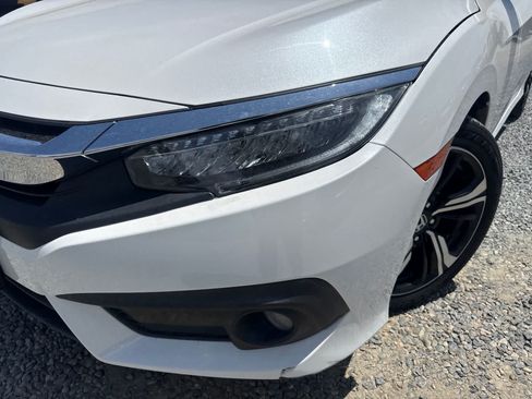 Used 2017 Honda Civic Touring image 9