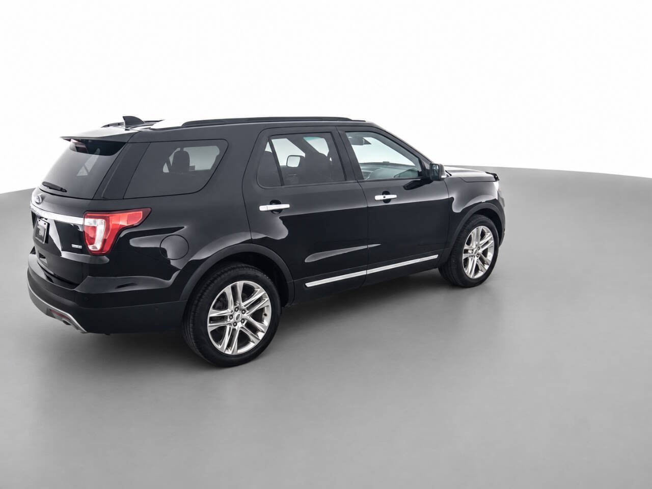 Used 2016 Ford Explorer Limited w/ Equipment Group 301A AWD/4WD image 3