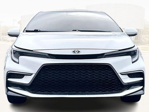 Used 2023 Toyota Corolla SE w/ SE Package FWD image 2