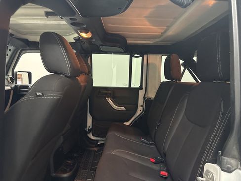 Used 2017 Jeep Wrangler Unlimited Sahara image 46