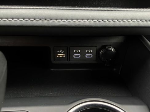Used 2025 Toyota Highlander LE FWD image 26