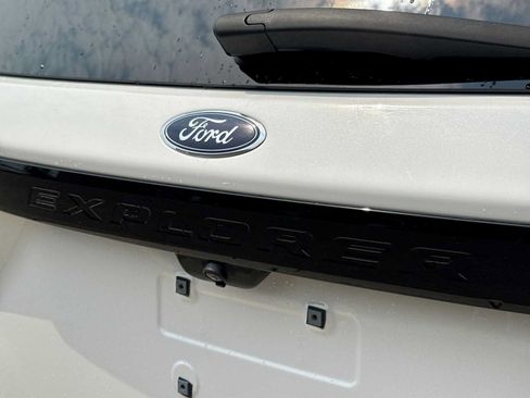 Used 2023 Ford Explorer ST-Line w/ Class IV Trailer Tow Package AWD/4WD image 12