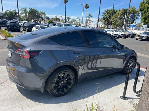 Used 2022 Tesla Model Y Long Range image 6