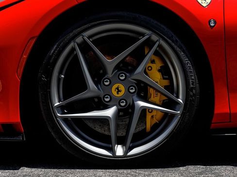 Used 2021 Ferrari F8 Spider RWD image 42