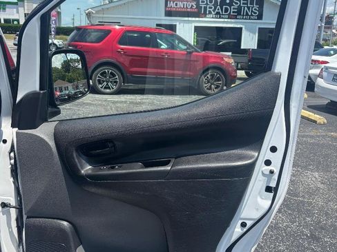 Used 2018 Nissan NV200 S image 21