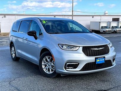 Used 2024 Chrysler Pacifica Touring-L