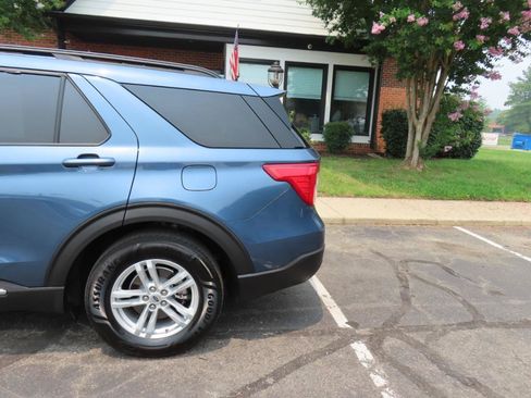 Used 2020 Ford Explorer XLT RWD image 4