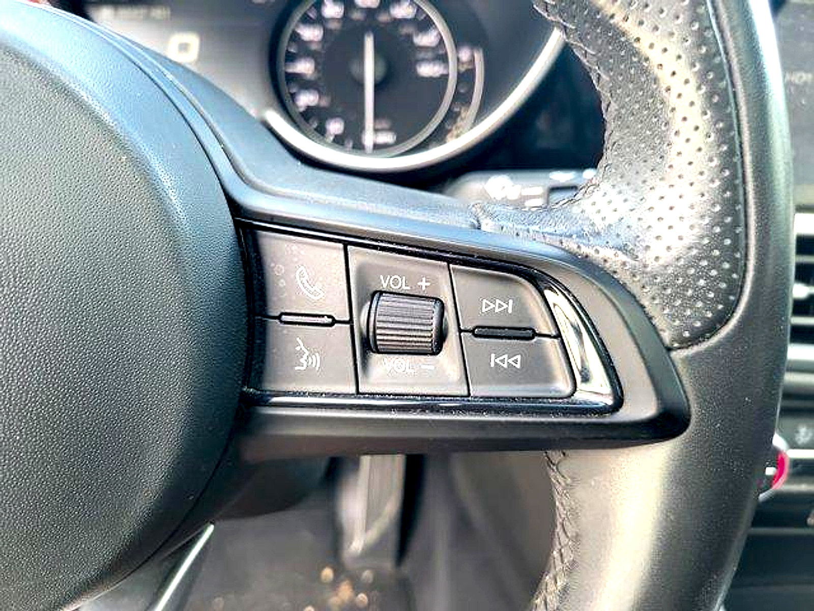 Used 2023 Alfa Romeo Giulia Ti w/ Active Assist Plus Package RWD image 32