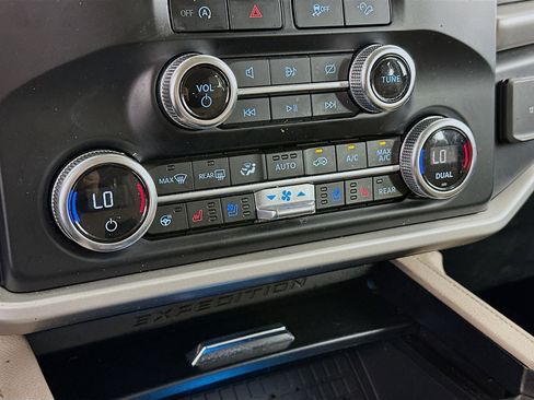 Used 2024 Ford Expedition Max XLT image 24