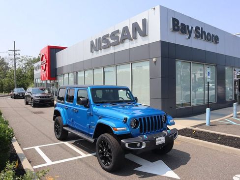 Used 2023 Jeep Wrangler Unlimited Sahara w/ Cold Weather Group AWD/4WD image 2