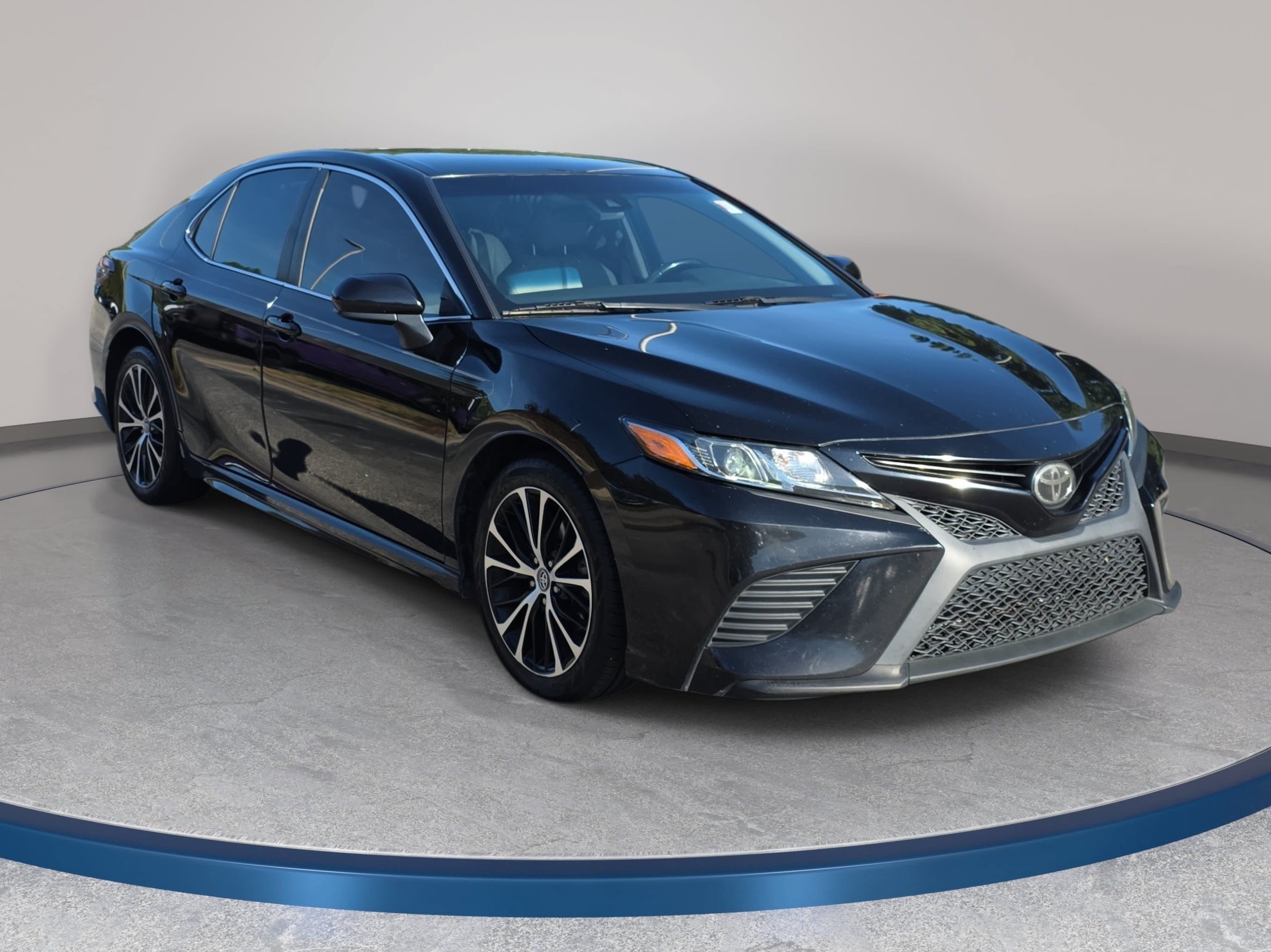 Used 2019 Toyota Camry SE FWD image 3