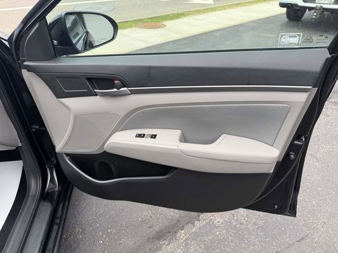 Used 2017 Hyundai Elantra SE FWD image 20