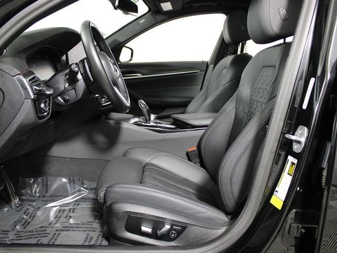 Used 2023 BMW 530i w/ M Sport Package image 9