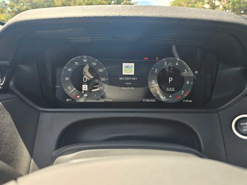 Certified 2025 Land Rover Range Rover Velar Dynamic SE image 27