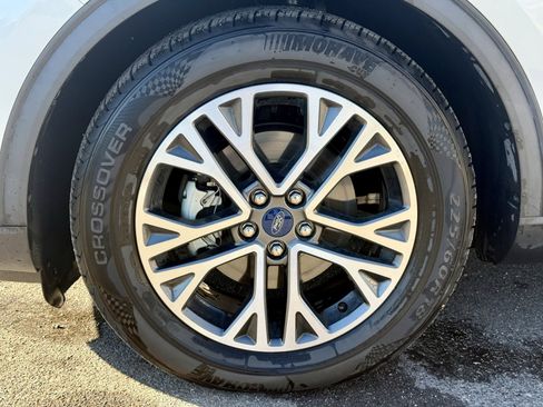 Used 2020 Ford Escape SEL image 9