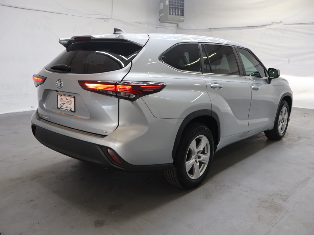 Used 2024 Toyota Highlander LE FWD image 7