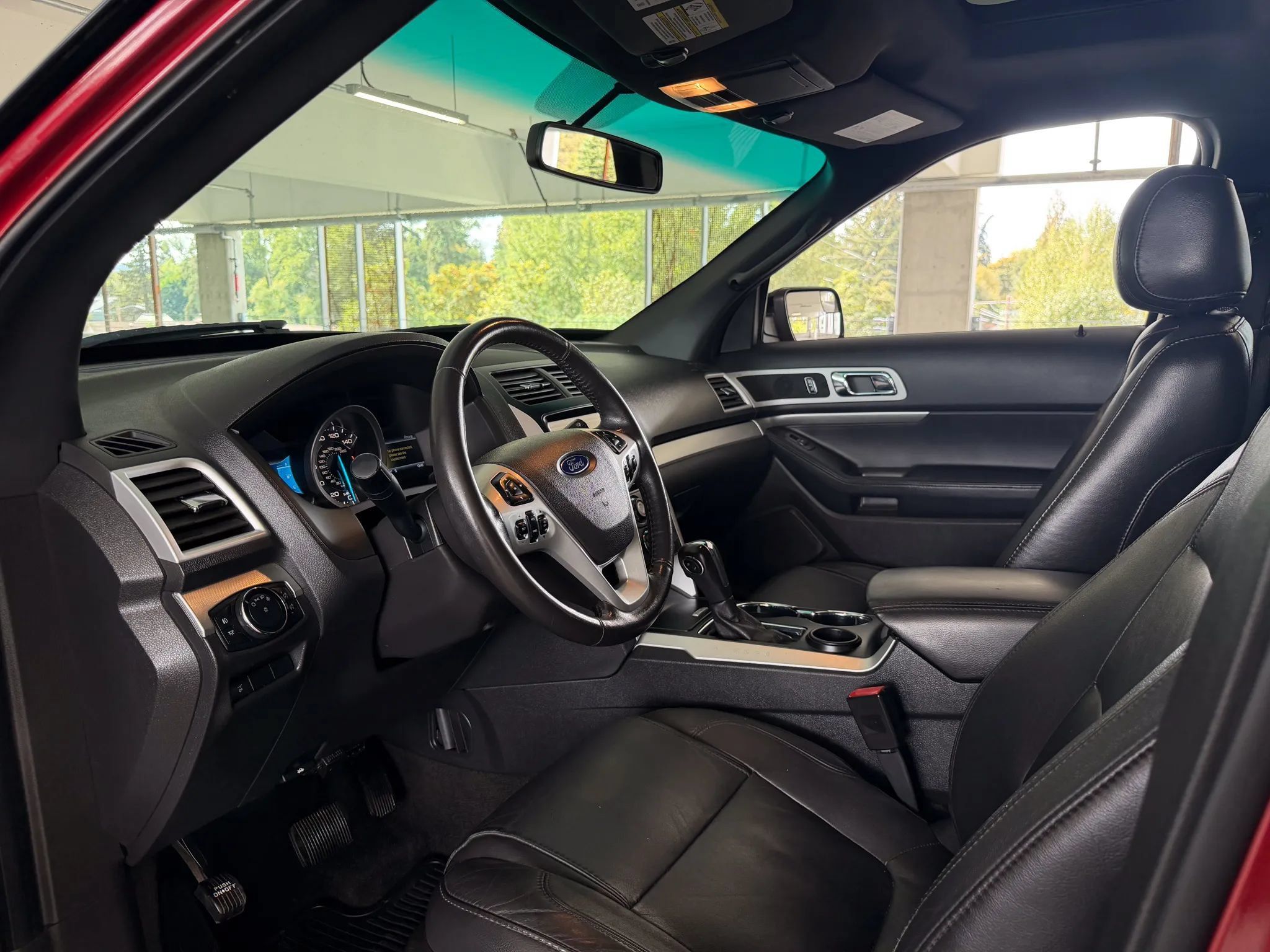 Used 2015 Ford Explorer XLT w/ Equipment Group 202B FWD image 15
