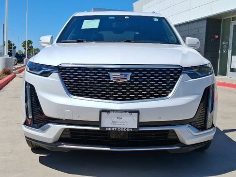 Used 2022 Cadillac XT6 Premium Luxury w/ Technology Package image 2