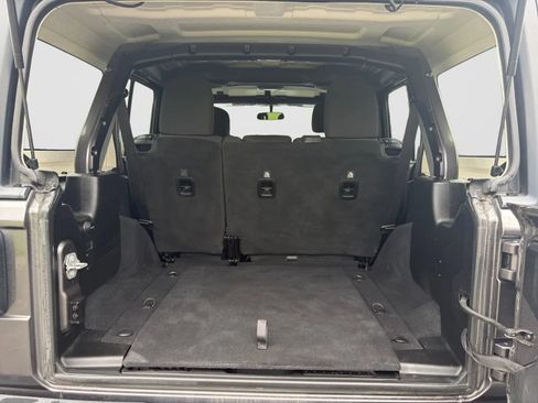 Used 2019 Jeep Wrangler Unlimited Sport S AWD/4WD image 16