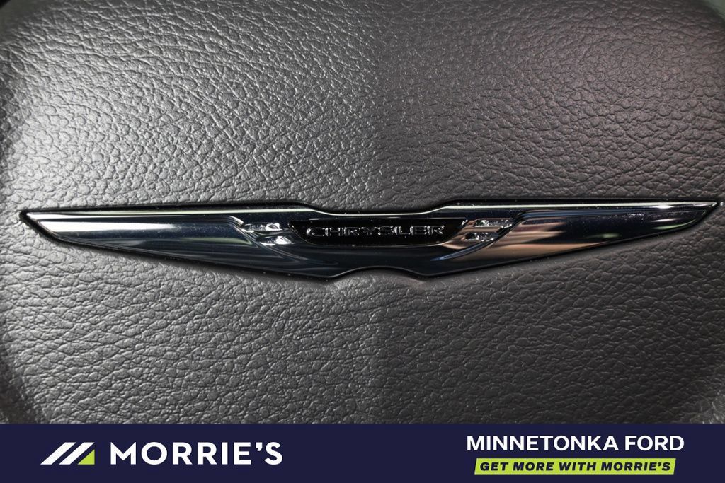 Used 2026 Chrysler Pacifica Select FWD image 37