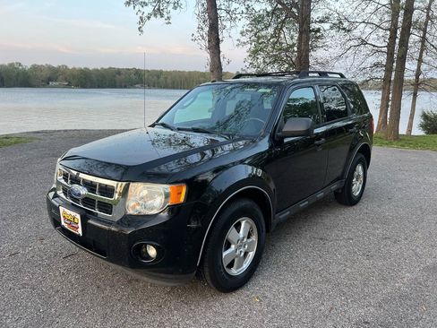 Used 2012 Ford Escape XLT FWD image 2