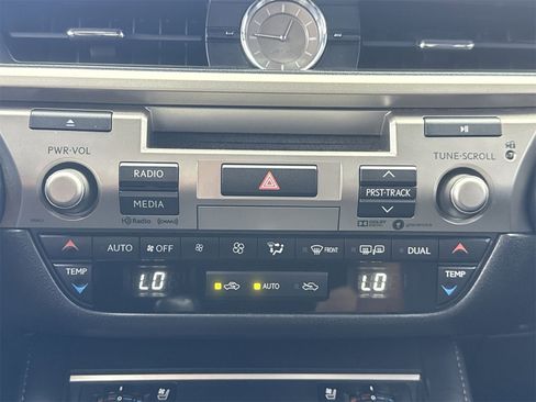 Used 2018 Lexus ES 350 w/ Navigation System Package image 30