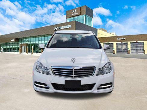 Used 2013 Mercedes-Benz C 250 Sedan image 2