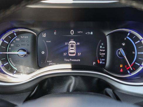 Used 2022 Chrysler Pacifica Touring-L FWD image 26
