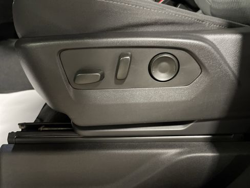 Used 2023 Chevrolet Silverado 1500 LT image 12