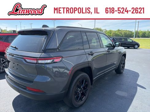 Used 2024 Jeep Grand Cherokee Altitude AWD/4WD image 7