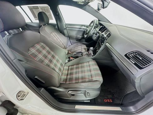 Used 2019 Volkswagen GTI SE image 11