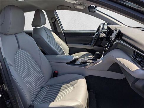 Used 2023 Toyota Camry SE w/ Cold Weather Package FWD image 19