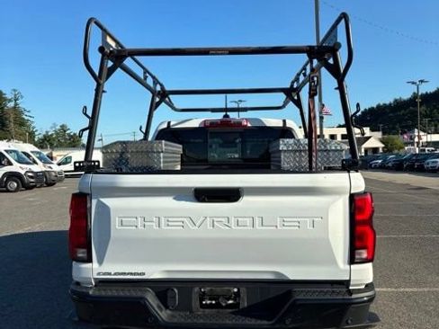 Used 2024 Chevrolet Colorado Z71 w/ Advanced Trailering Package AWD/4WD image 3