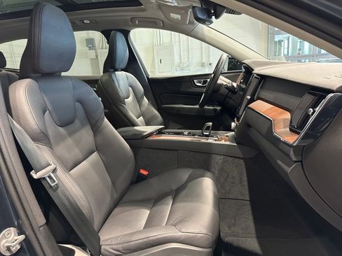 Used 2024 Volvo XC60 B5 Plus w/ Protection Package Premier image 35