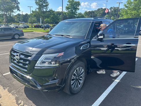 Used 2024 Nissan Armada SL w/ Midnight Edition Package AWD/4WD image 8