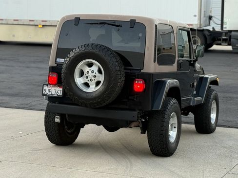 Used 2002 Jeep Wrangler Sahara AWD/4WD image 9