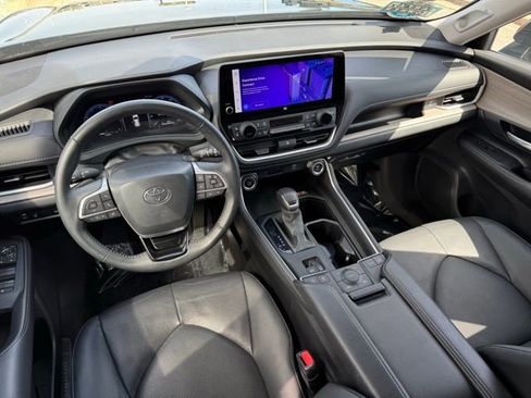 Certified 2024 Toyota Grand Highlander Limited AWD/4WD image 6