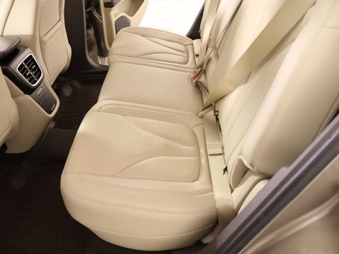 Used 2019 Lincoln Nautilus Reserve image 12