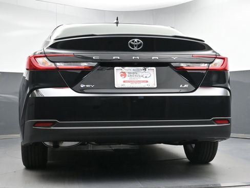 Used 2025 Toyota Camry LE w/ Convenience Package image 25