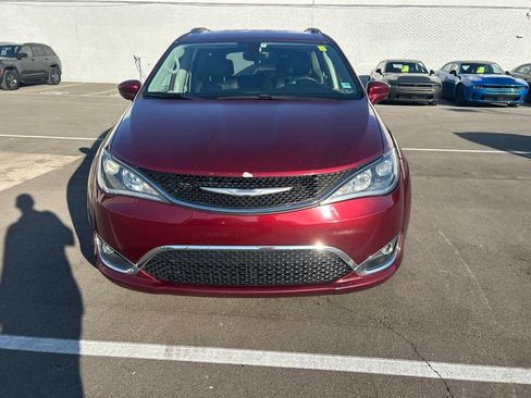 Used 2018 Chrysler Pacifica Touring-L Plus FWD image 2