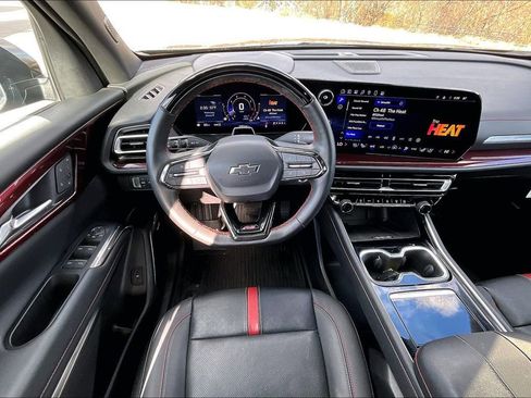 Used 2024 Chevrolet Traverse RS w/ LPO, Floor Liner Package AWD/4WD image 8